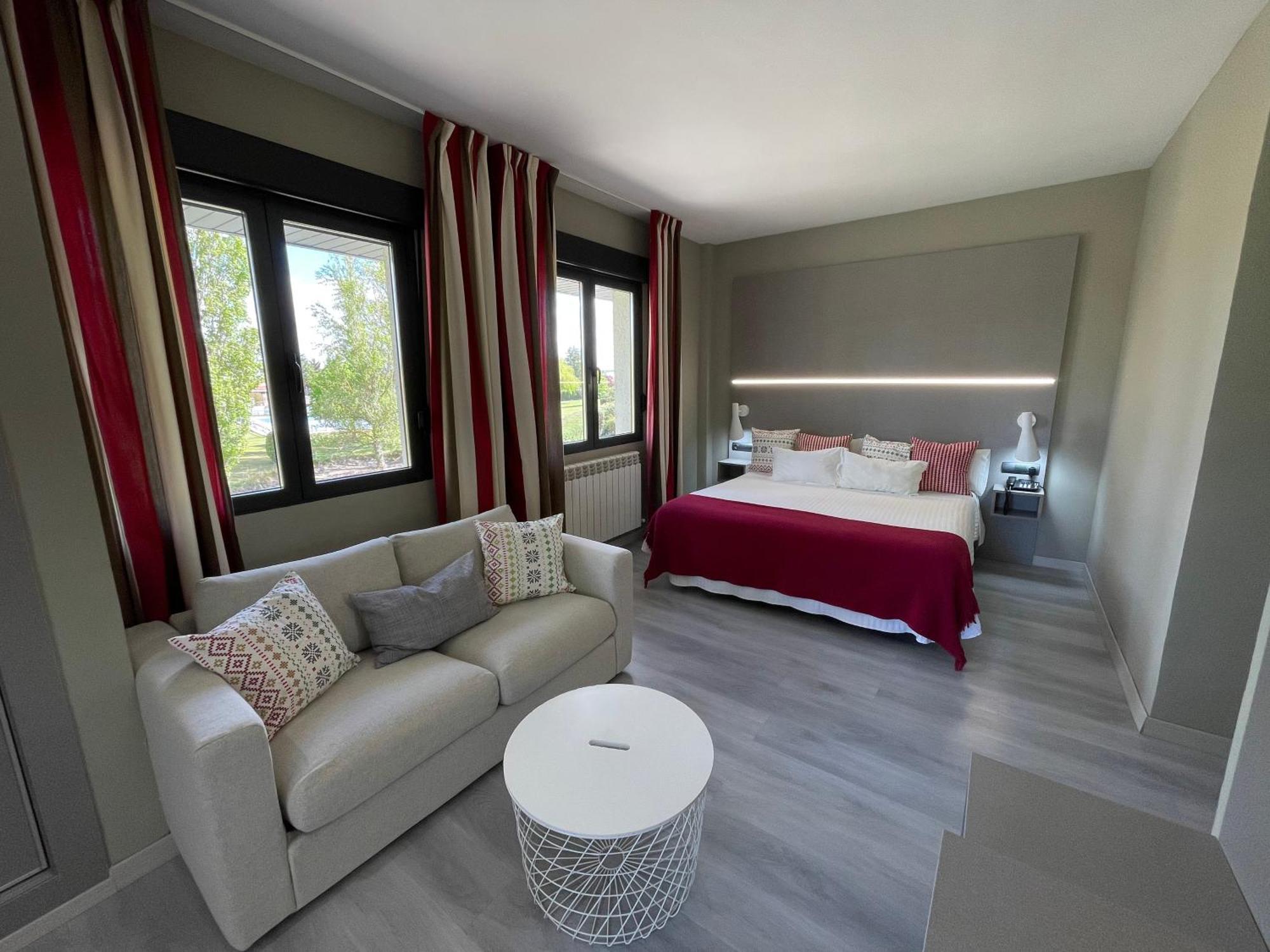 ולנסיה דה דון חואן Hotel Valjunco מראה חיצוני תמונה